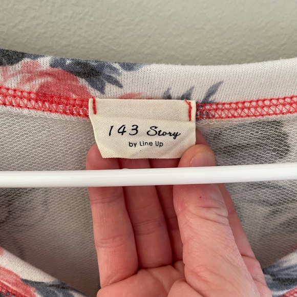 Floral oversize off the shoulder blouse - Picture 2 of 9